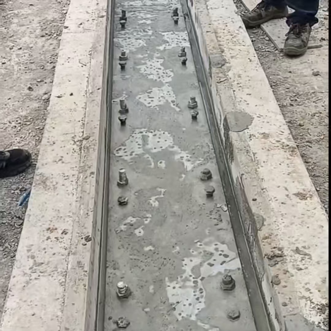 闽侯港口码头起重机龙门吊重型机械设备稳固用早强快凝轨道胶泥